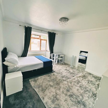 Blue Rain Hotel Hillingdon Bagian luar foto